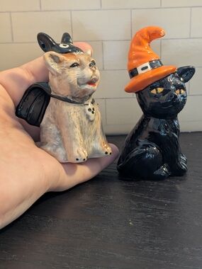 Halloween Cats Salt & Pepper Shakers, one cat in bat costume & one in witch hat